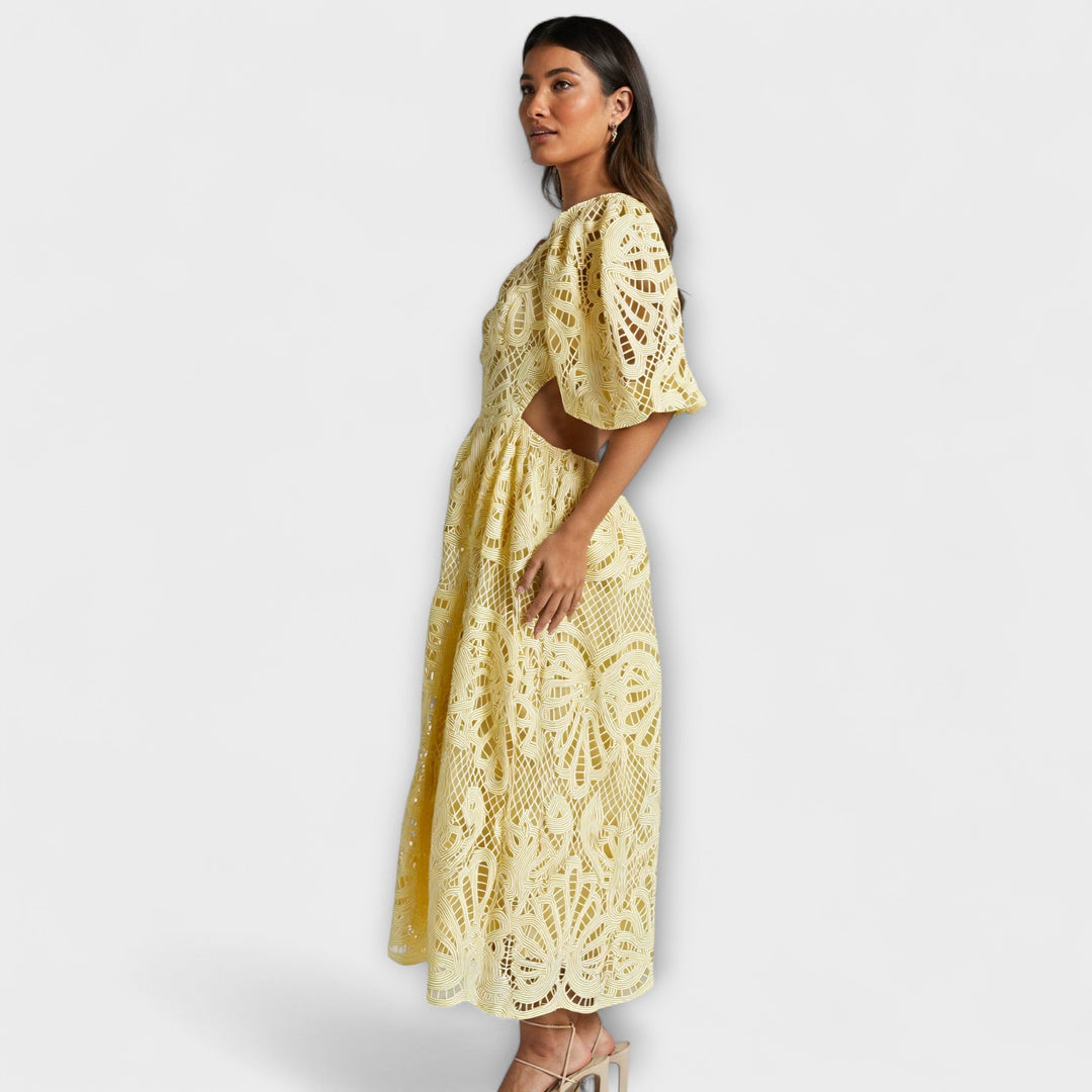 Savannah – Elegant Dress with Delicate Details