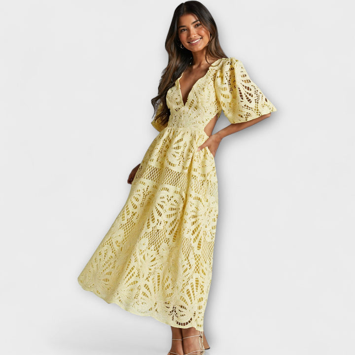 Savannah – Elegant Dress with Delicate Details
