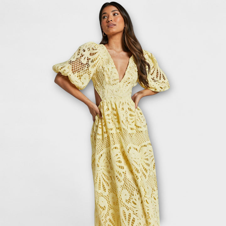 Savannah – Elegant Dress with Delicate Details