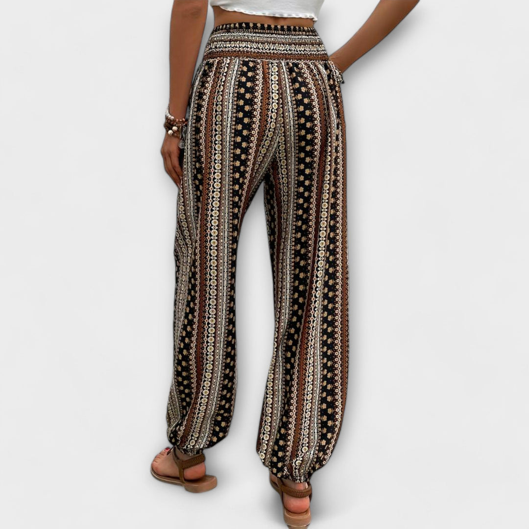 Scarlett | Pants with ethnic graphic