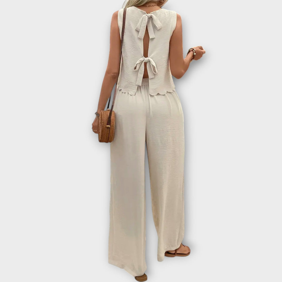 Valeria – Waistcoat with Petal Hem & Wide-Leg Trousers