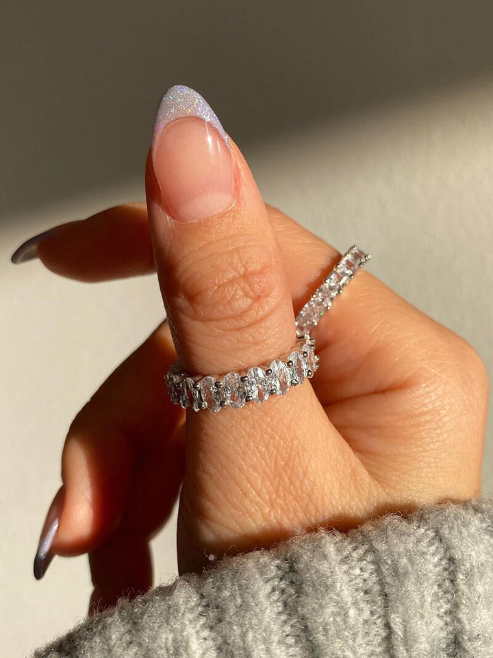 Oval cut ring