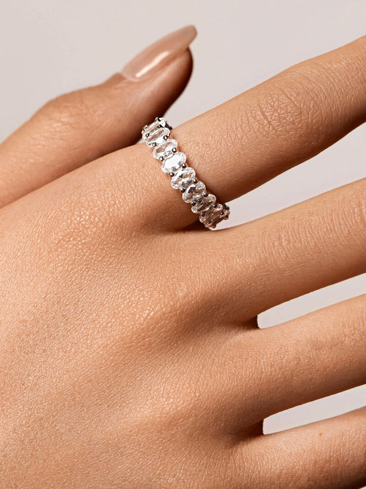 Oval cut ring