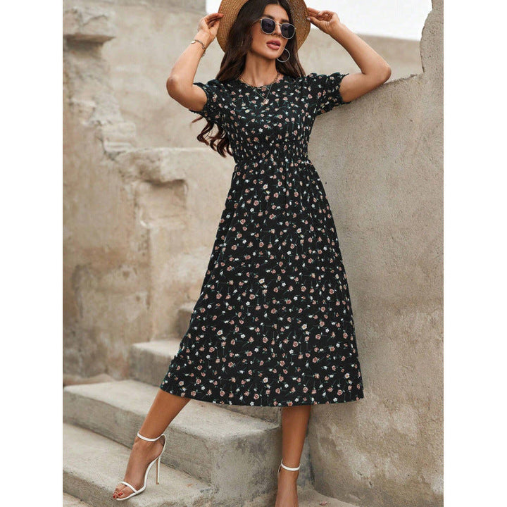 Amelia | Dress with round neckline and floral pattern