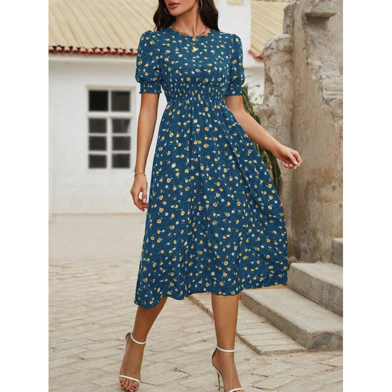 Amelia | Dress with round neckline and floral pattern