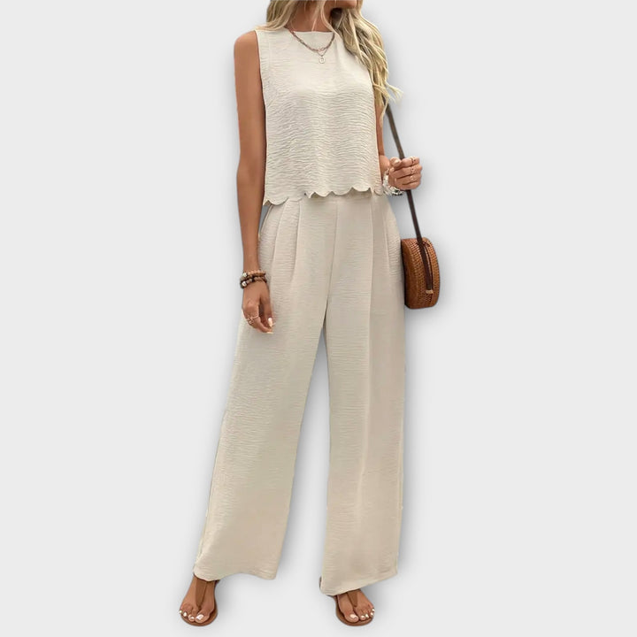 Valeria – Waistcoat with Petal Hem & Wide-Leg Trousers
